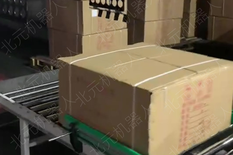 箱裝物料自動(dòng)碼垛，堆垛機(jī)器人