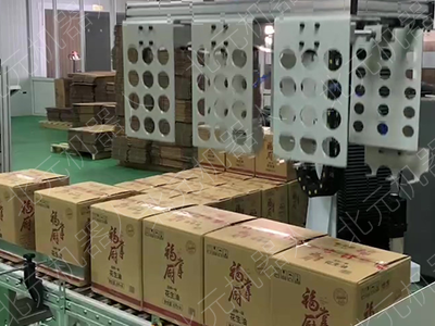 食用油行業(yè)碼垛，立柱式碼垛機(jī)器人